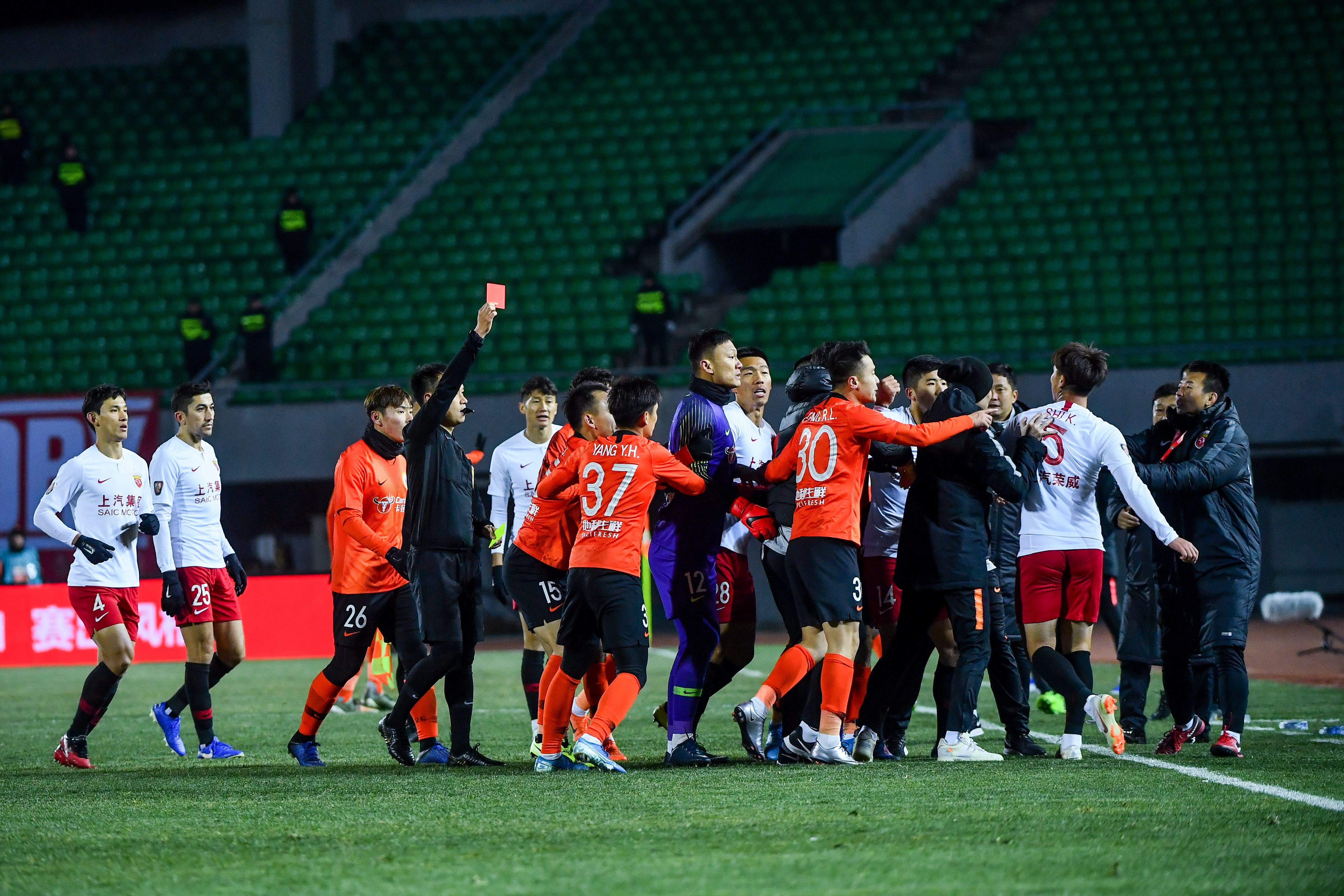 鹿岛客场逼平上港，亚冠资格竞争异常激烈