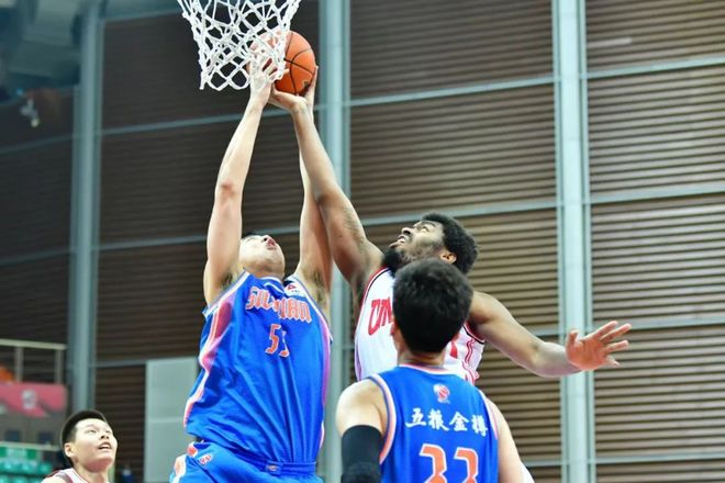 尊龙凯时-关于比分胶着时队员闪光，挺身而出解困的信息