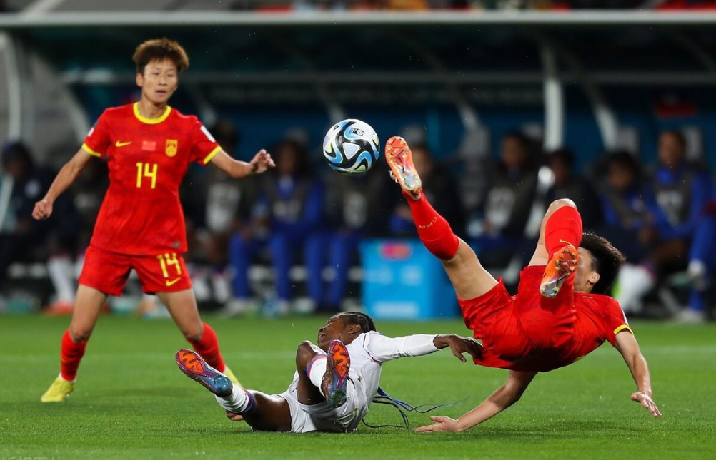 精彩犹在，赛场上的激情轰轰烈烈(赛场上的精彩瞬间用语)